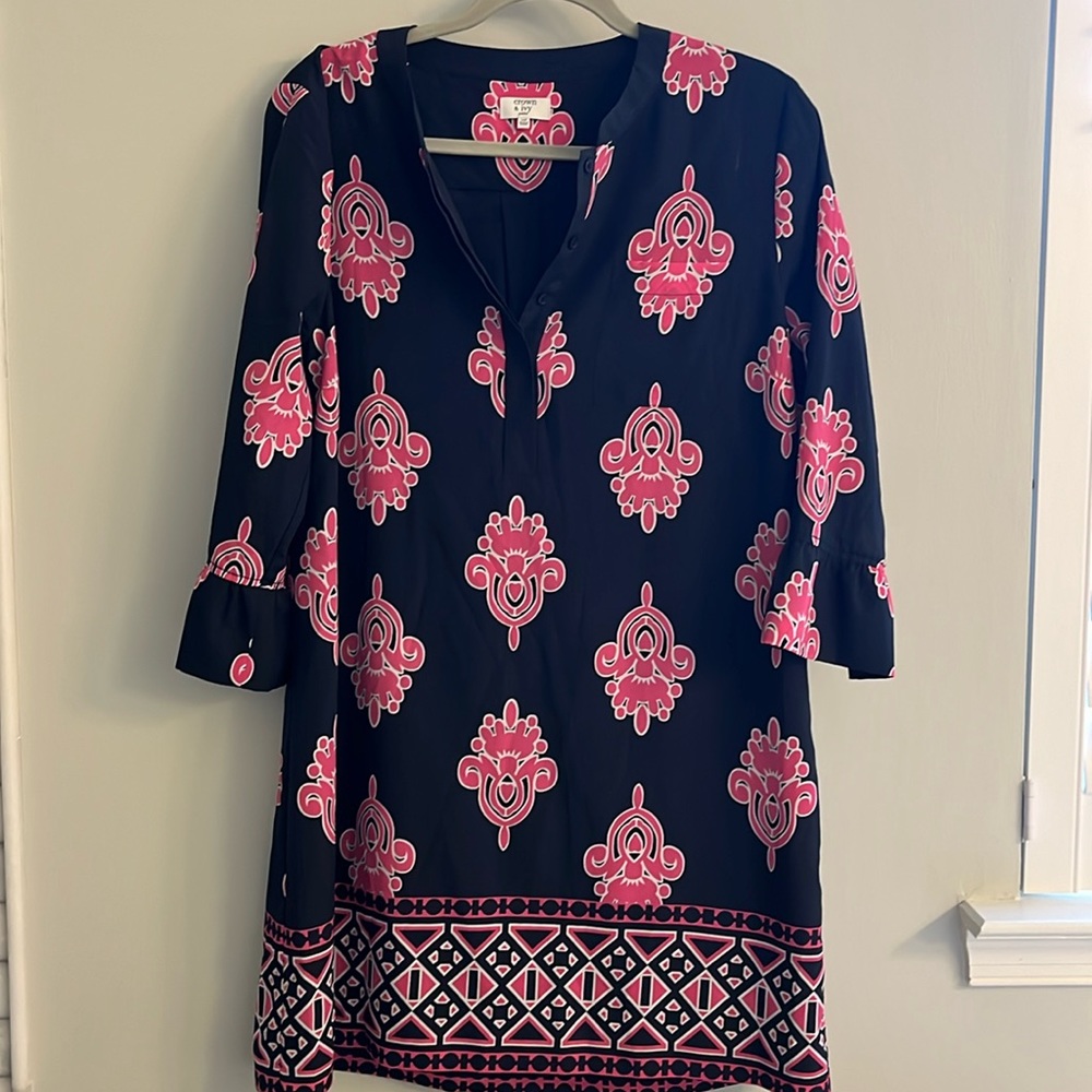 Crown & Ivy shift dress